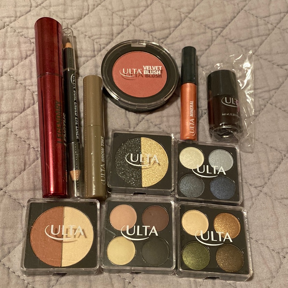 Ulta Beauty Bundle w mascara, eyeshadows, blush, lipgloss, eyeliner, highlighter